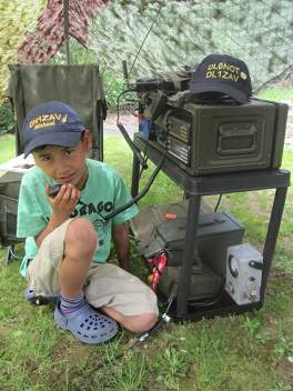 Motorola UHF-Analog/Digital Portable Repeater Solar Powered 12V/25A Battery Backup and Op.DN1ZAV Michael under Training